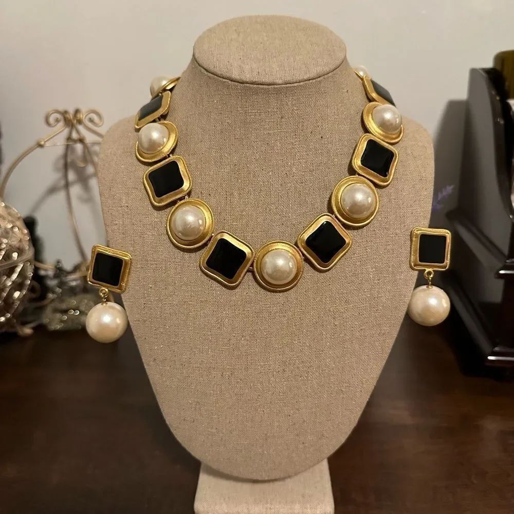 VTG ANNE KLEIN BLACK ENAMEL FAUX PEARL GOLDTONE 18” NECKLACE AND CLIP EARRINGS